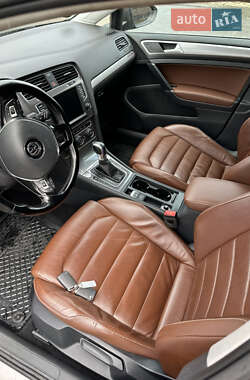 Хэтчбек Volkswagen e-Golf 2015 в 