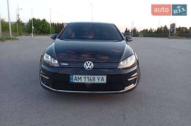 Хэтчбек Volkswagen e-Golf 2015 в 