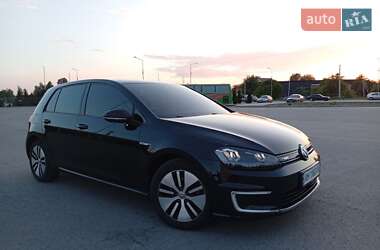 Хэтчбек Volkswagen e-Golf 2015 в 