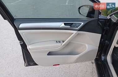 Хэтчбек Volkswagen e-Golf 2015 в 