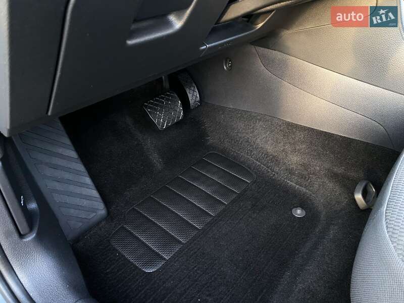 Хетчбек Volkswagen e-Golf 2020 в Хотині