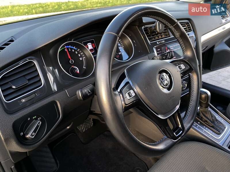 Хетчбек Volkswagen e-Golf 2020 в Хотині