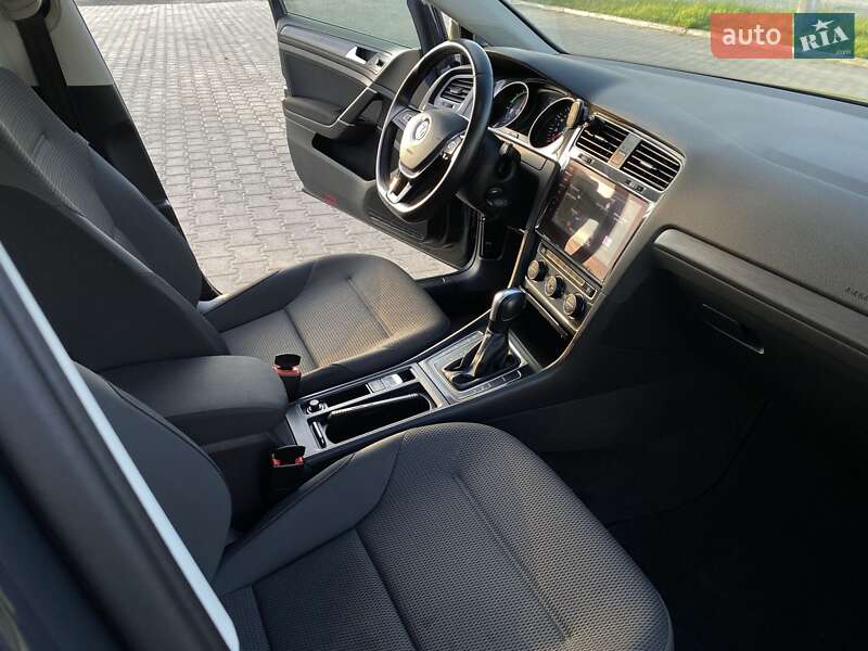 Хетчбек Volkswagen e-Golf 2020 в Хотині