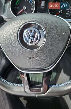 Хэтчбек Volkswagen e-Golf 2019 в 