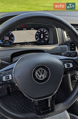 Хетчбек Volkswagen e-Golf 2018 в 