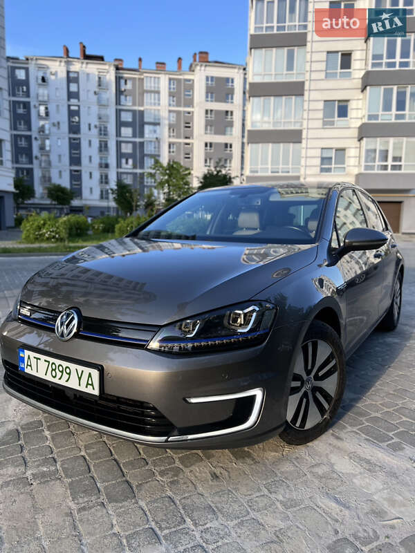 Хэтчбек Volkswagen e-Golf 2015 в Ивано-Франковске