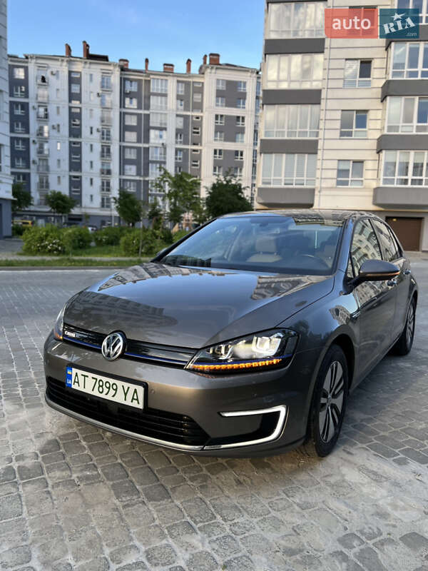 Хэтчбек Volkswagen e-Golf 2015 в Ивано-Франковске