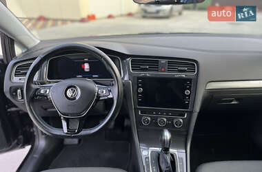 Хетчбек Volkswagen e-Golf 2020 в 