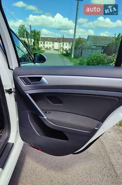 Хэтчбек Volkswagen e-Golf 2014 в 