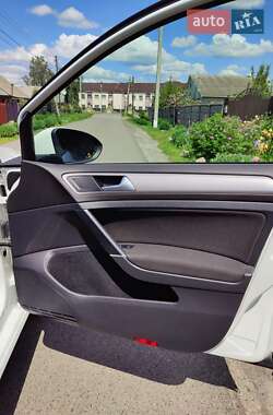 Хэтчбек Volkswagen e-Golf 2014 в 