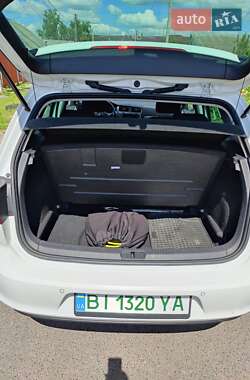 Хэтчбек Volkswagen e-Golf 2014 в 