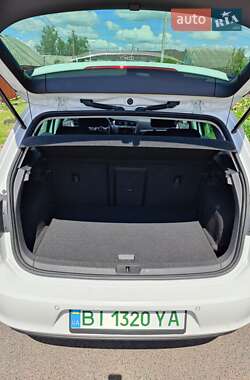 Хэтчбек Volkswagen e-Golf 2014 в 