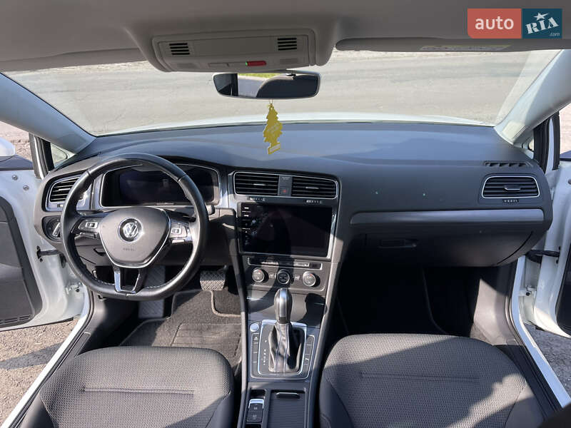 Хэтчбек Volkswagen e-Golf 2020 в Киверцах