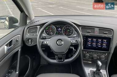 Хетчбек Volkswagen e-Golf 2020 в 