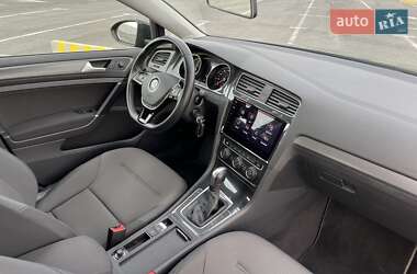 Хетчбек Volkswagen e-Golf 2020 в 
