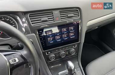 Хетчбек Volkswagen e-Golf 2020 в 