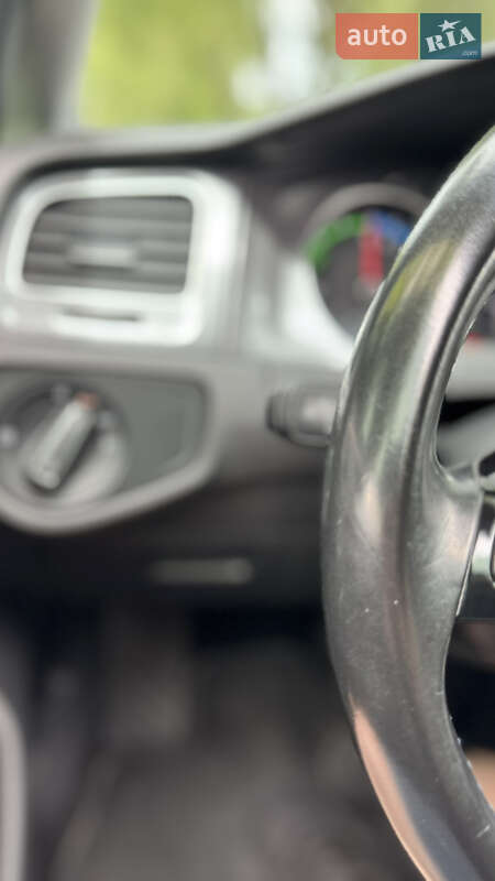 Хетчбек Volkswagen e-Golf 2015 в Мукачевому