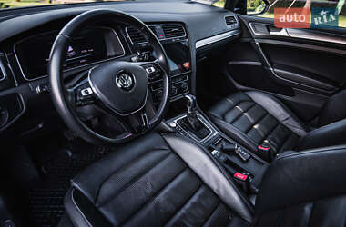 Хэтчбек Volkswagen e-Golf 2018 в 