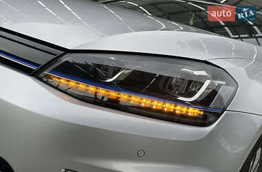Хэтчбек Volkswagen e-Golf 2015 в 