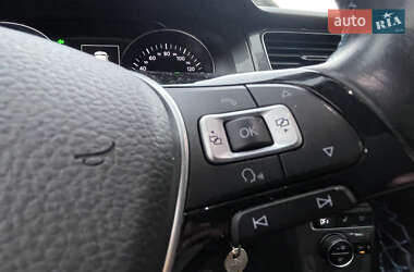 Хэтчбек Volkswagen e-Golf 2015 в 