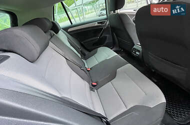Хэтчбек Volkswagen e-Golf 2015 в 