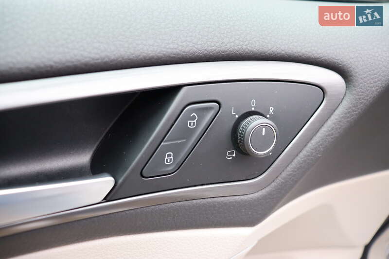 Хэтчбек Volkswagen e-Golf 2018 в Львове