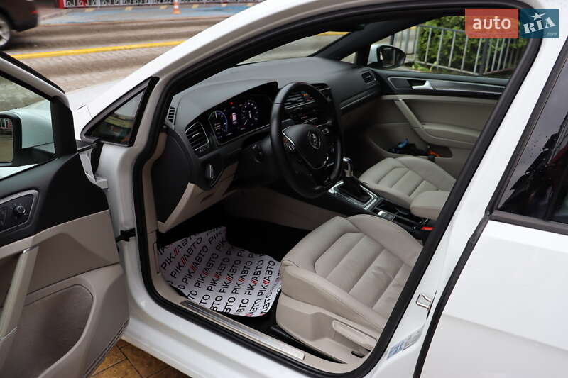 Хэтчбек Volkswagen e-Golf 2018 в Львове