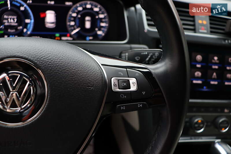 Хэтчбек Volkswagen e-Golf 2018 в Львове