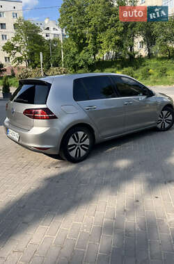 Хэтчбек Volkswagen e-Golf 2016 в 