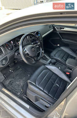 Хэтчбек Volkswagen e-Golf 2016 в 