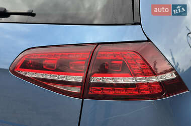 Хетчбек Volkswagen e-Golf 2015 в 
