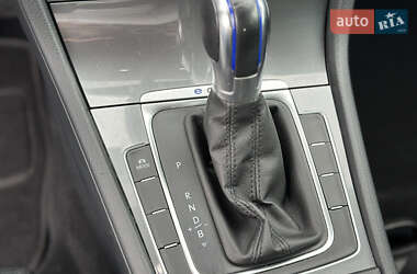 Хетчбек Volkswagen e-Golf 2015 в 