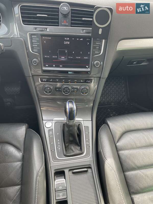 Хетчбек Volkswagen e-Golf 2015 в Вінниці