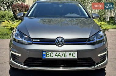 Хэтчбек Volkswagen e-Golf 2019 в 