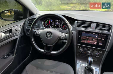 Хэтчбек Volkswagen e-Golf 2019 в 