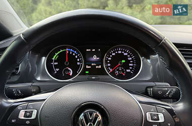 Хэтчбек Volkswagen e-Golf 2019 в 