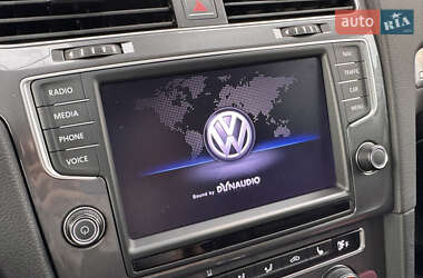 Хэтчбек Volkswagen e-Golf 2015 в 