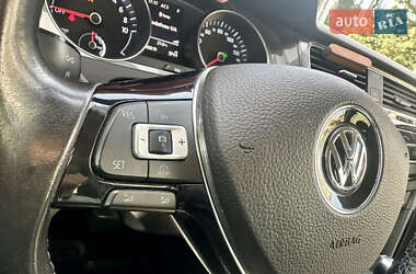 Хэтчбек Volkswagen e-Golf 2015 в 