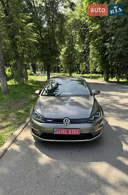 Хетчбек Volkswagen e-Golf 2015 в Чернівцях