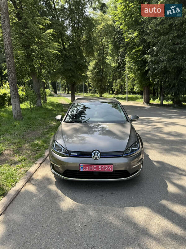 Хэтчбек Volkswagen e-Golf 2015 в 
