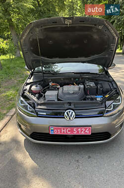 Хэтчбек Volkswagen e-Golf 2015 в 