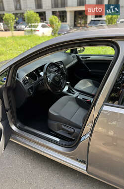 Хэтчбек Volkswagen e-Golf 2015 в 