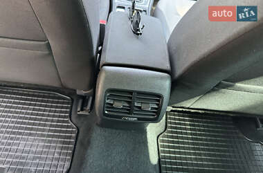 Хэтчбек Volkswagen e-Golf 2015 в 