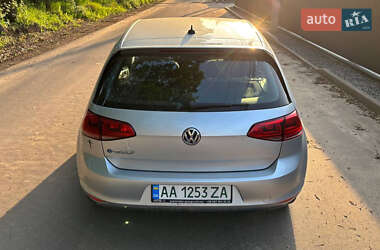 Хетчбек Volkswagen e-Golf 2016 в 