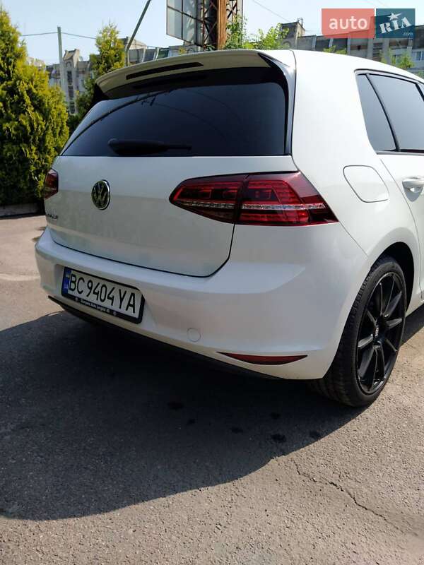 Хэтчбек Volkswagen e-Golf 2014 в Шептицькому