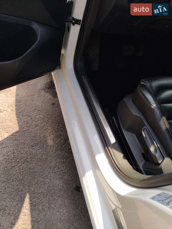 Хэтчбек Volkswagen e-Golf 2014 в Шептицькому