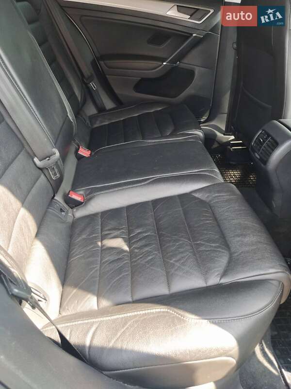 Хэтчбек Volkswagen e-Golf 2014 в Шептицькому