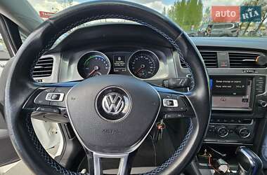 Хетчбек Volkswagen e-Golf 2016 в 