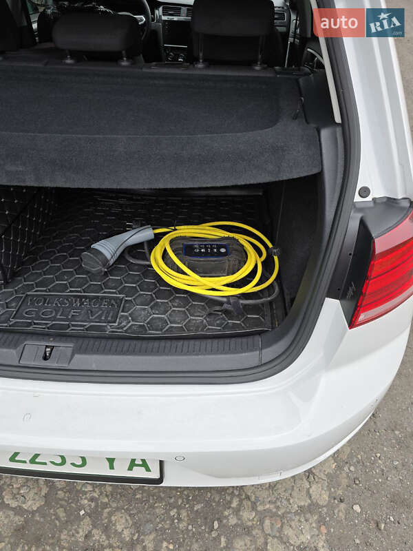 Хэтчбек Volkswagen e-Golf 2020 в Першотравенске