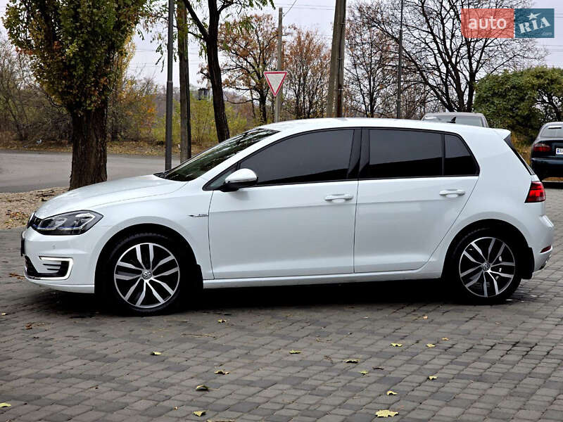 Хэтчбек Volkswagen e-Golf 2020 в Першотравенске